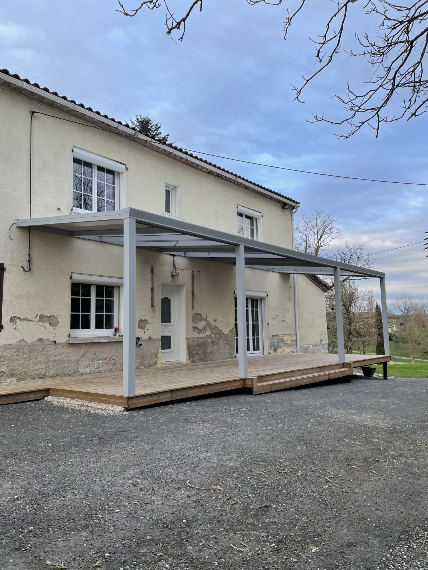 Menuiserie : vente et installation de pergola sur terrasse, Tarn, région